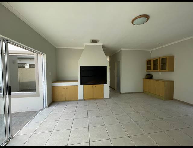 4 BEDROOM HOUSE FOR SALE IN MIDDEDORP